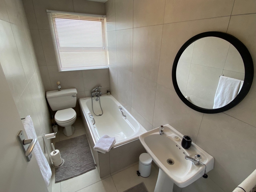 To Let 4 Bedroom Property for Rent in Bowtie Western Cape